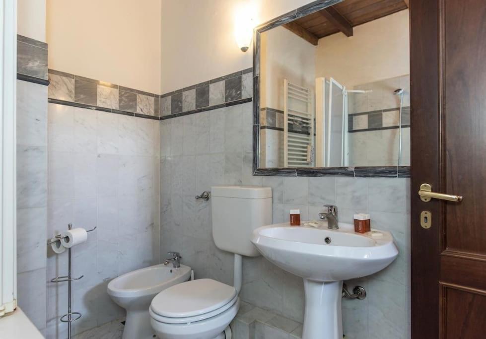 And Quiet Loft 5 Minutes Walk From The Duomo Apartamento